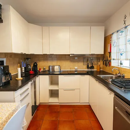 Almeida's House Apartment